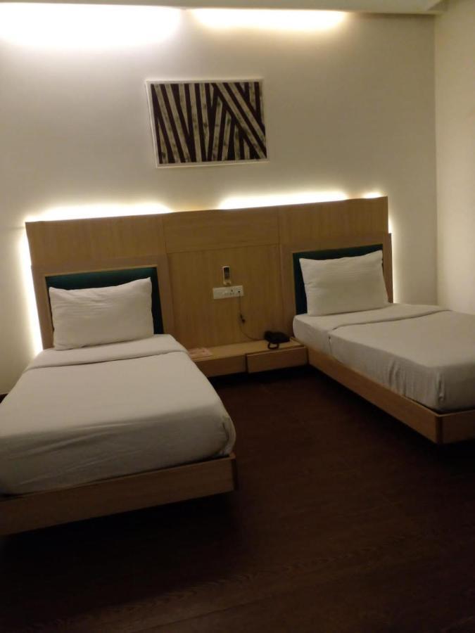 Kingston Resort กานปูร์ ภายนอก รูปภาพ