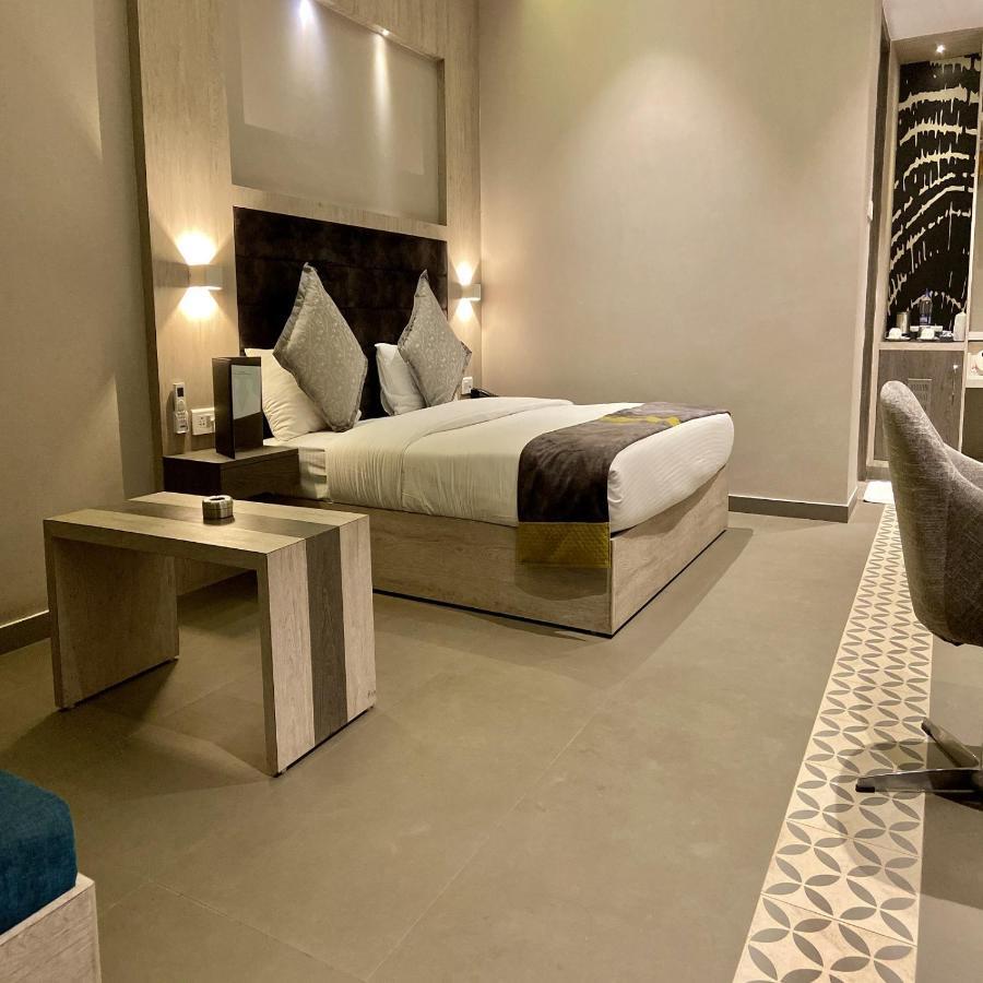 Kingston Resort กานปูร์ ภายนอก รูปภาพ