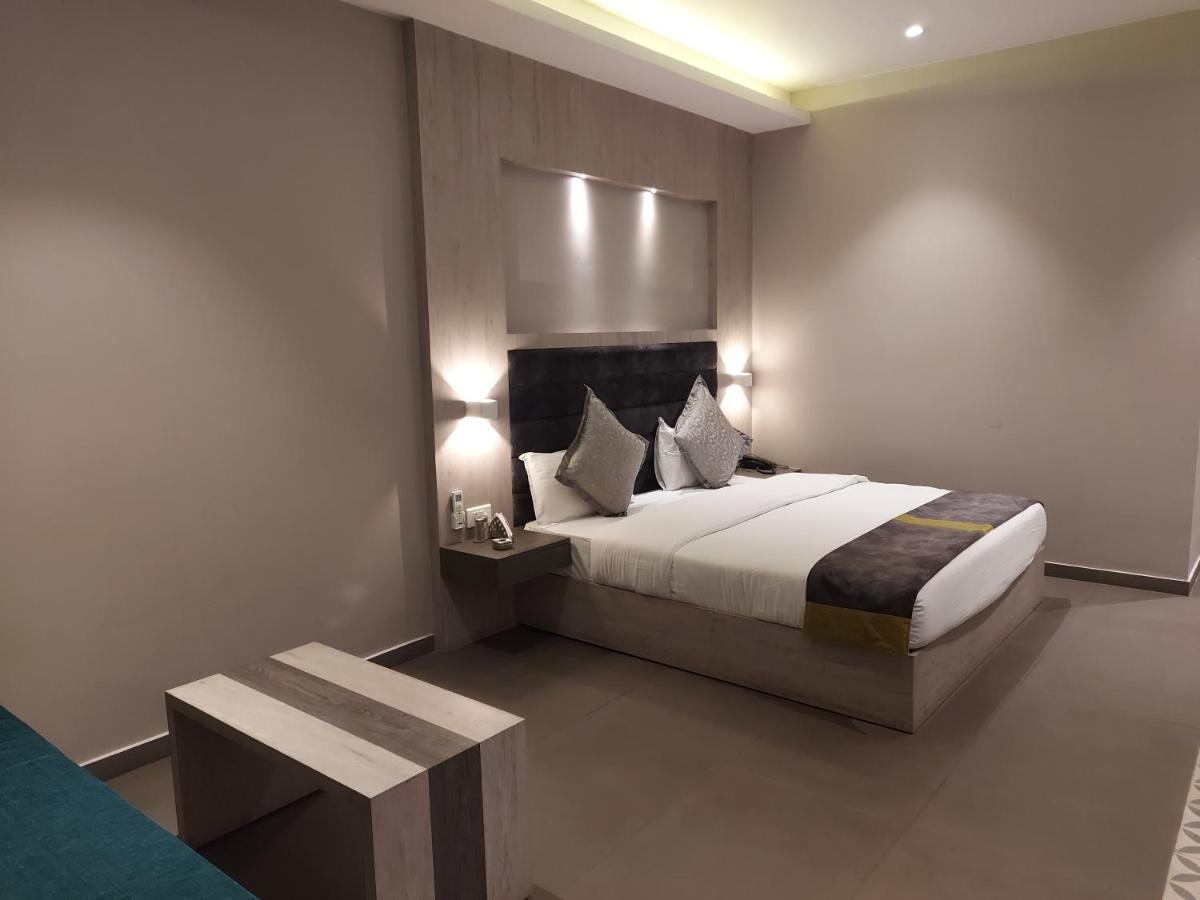 Kingston Resort กานปูร์ ภายนอก รูปภาพ