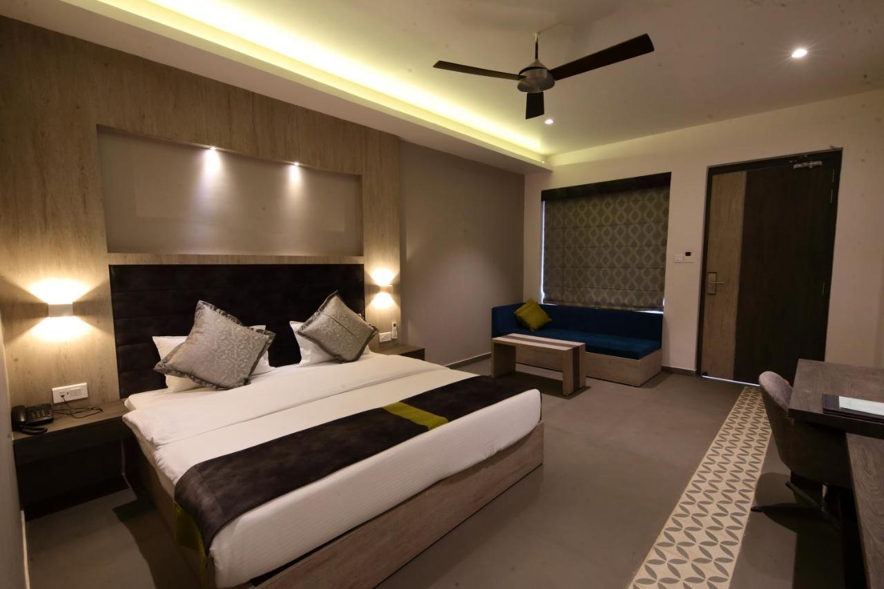 Kingston Resort กานปูร์ ภายนอก รูปภาพ