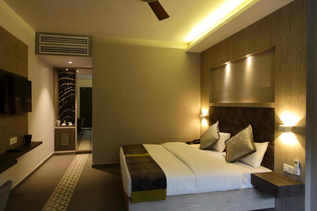 Kingston Resort กานปูร์ ภายนอก รูปภาพ